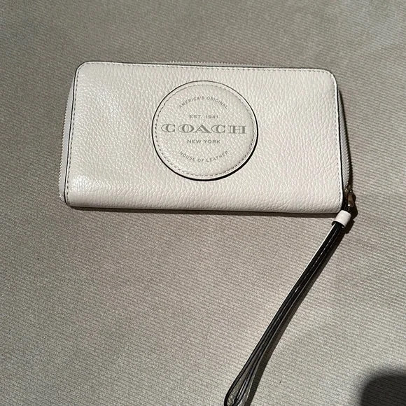 Coach Bags Nwot Coach Wallet With Wrist Strap Poshmark